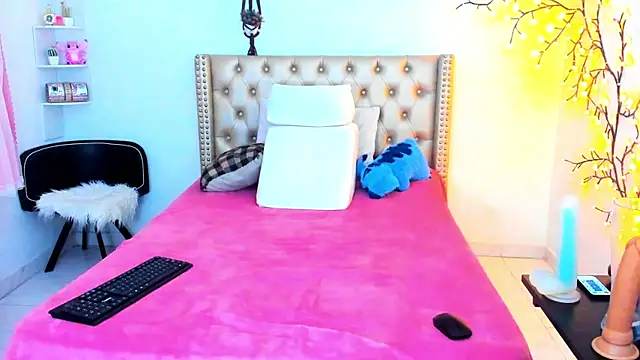 LenaStylesOA online show from 11-19-25, 01:05