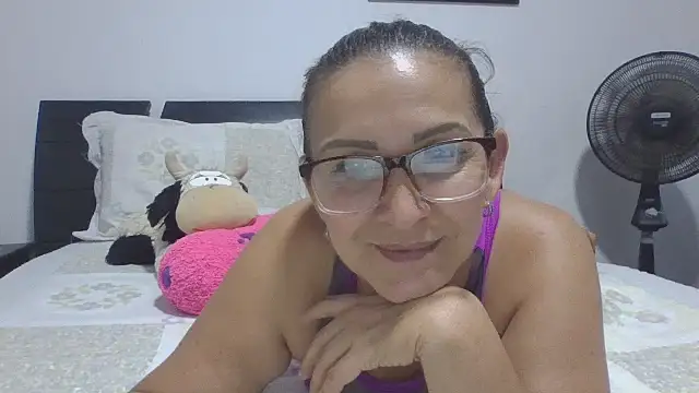 Snapshot of MiaVega chatting on 10-21-25, 02:11 MiaVega online show from 10-21-25, 02:11