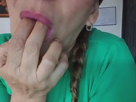 Snapshot of MiaVega chatting on 10-11-25, 03:46 MiaVega online show from 10-11-25, 03:46