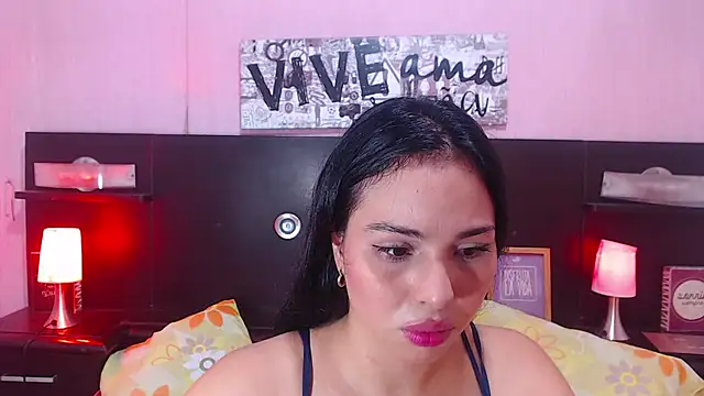 Snapshot of alyssabunnyy chatting on 11-09-25, 08:24 alyssabunnyy online show from 11-09-25, 08:24