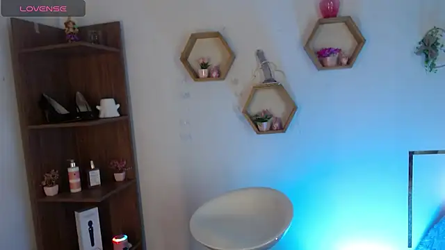 AuroraHans1 online show from 04-07-26, 12:01