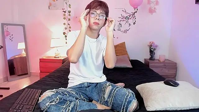 Hyunjin Son online show from 05-07-26, 02:31