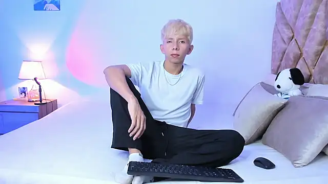 Hyunjin Son online show from 01-08-26, 10:49