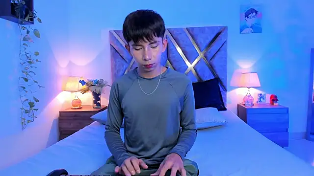 Snapshot of Hyunjin_Son chatting on 10-21-25, 08:30 Hyunjin Son online show from 10-21-25, 08:30