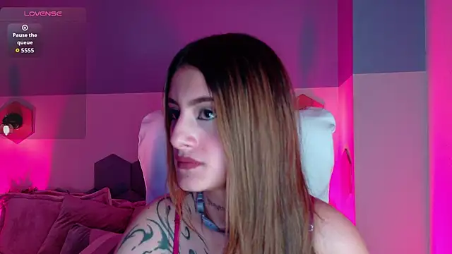 Snapshot of aliciia_Miller chatting on 10-24-25, 09:36 aliciia Miller online show from 10-24-25, 09:36