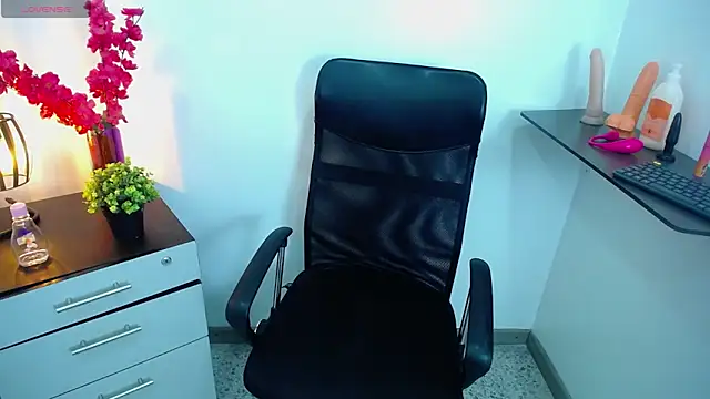 Miia colliins online show from 10-02-25, 01:36