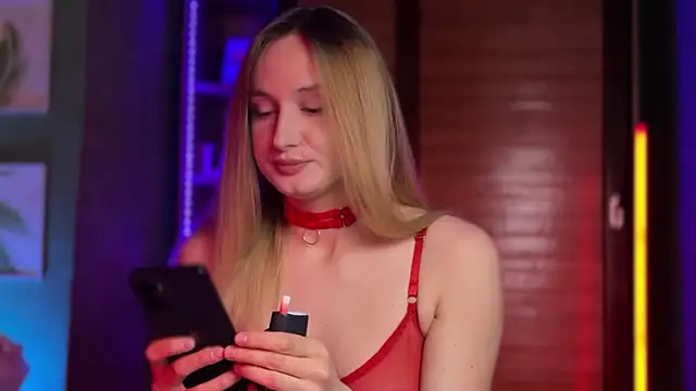 LovaMay online show from 04-12-26, 10:51