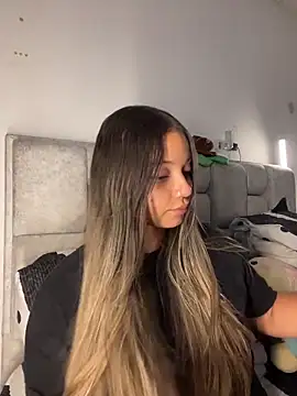 Snapshot of AnnyLopezzz_ chatting on 06-19-26, 02:06 AnnyLopezzz online show from 06-19-26, 02:06