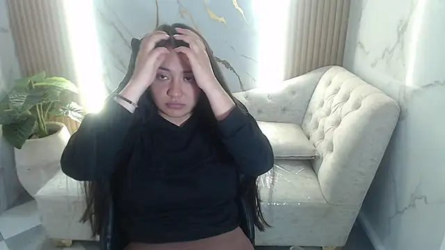Snapshot of Ivony18_b chatting on 10-16-25, 08:11 Ivony18 b online show from 10-16-25, 08:11