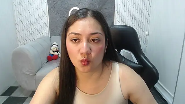 Ivony18 b online show from 10-31-25, 03:14