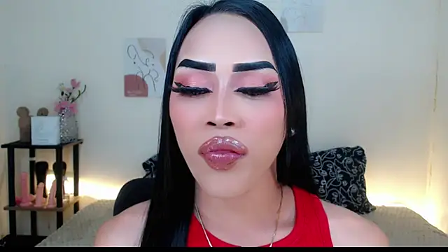 Snapshot of Lessandra_Lust chatting on 10-10-25, 11:05 Lessandra Lust online show from 10-10-25, 11:05