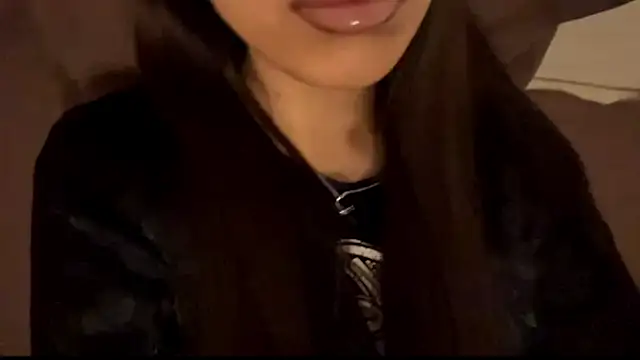 Snapshot of Leaf_Unto chatting on 11-28-25, 02:06 Leaf Unto online show from 11-28-25, 02:06