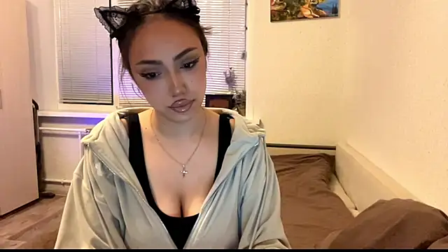 Snapshot of Leaf_Unto chatting on 11-30-25, 02:51 Leaf Unto online show from 11-30-25, 02:51