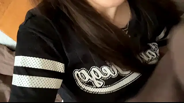 Snapshot of Leaf_Unto chatting on 11-13-25, 11:36 Leaf Unto online show from 11-13-25, 11:36