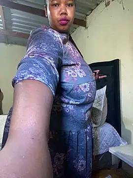 Snapshot of Curvycandy95 chatting on 06-08-26, 06:25 Curvycandy95 online show from 06-08-26, 06:25