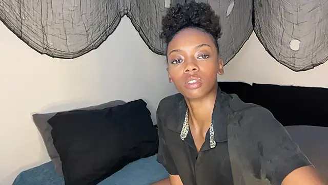 Snapshot of Trixie_luv1 chatting on 10-16-25, 12:46 Trixie luv1 online show from 10-16-25, 12:46