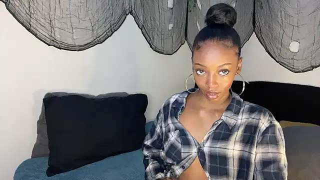 Snapshot of Trixie_luv1 chatting on 10-19-25, 12:19 Trixie luv1 online show from 10-19-25, 12:19