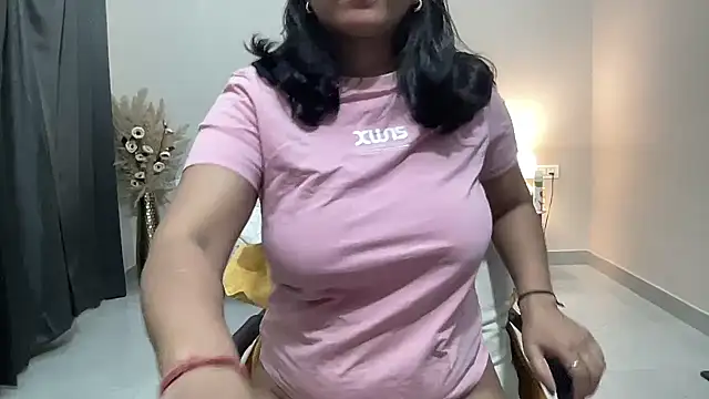 Snapshot of piyassi__divya chatting on 06-20-26, 06:57 piyassi divya online show from 06-20-26, 06:57