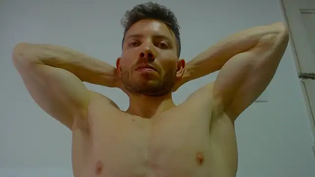 Snapshot of Rocky_Muscle chatting on 05-08-26, 04:22 Rocky Muscle online show from 05-08-26, 04:22