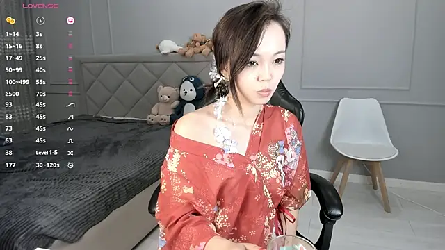 Yunleah online show from 11-17-25, 01:42