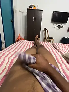 Snapshot of usermood2000 chatting on 12-05-25, 05:39 usermood2000 online show from 12-05-25, 05:39