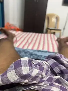 Snapshot of usermood2000 chatting on 10-11-25, 11:00 usermood2000 online show from 10-11-25, 11:00