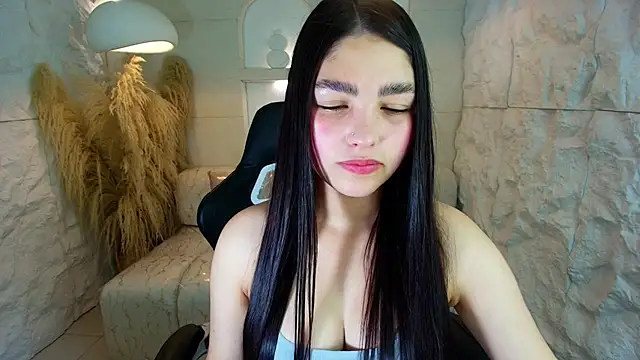 Snapshot of luna__r chatting on 10-16-25, 07:33 luna  r online show from 10-16-25, 07:33