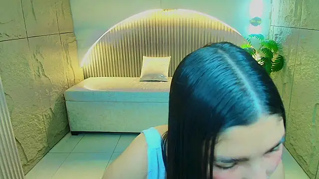 Snapshot of luna__r chatting on 10-15-25, 12:24 luna  r online show from 10-15-25, 12:24
