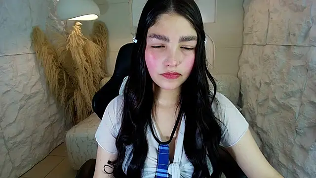 Snapshot of luna__r chatting on 10-11-25, 07:59 luna  r online show from 10-11-25, 07:59