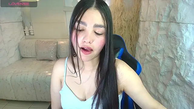Snapshot of luna__r chatting on 09-12-25, 07:46 luna  r online show from 09-12-25, 07:46