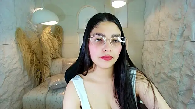 Snapshot of luna__r chatting on 10-16-25, 12:30 luna  r online show from 10-16-25, 12:30