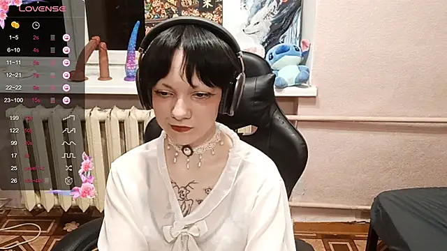 ChaeTrier online show from 11-13-25, 04:11