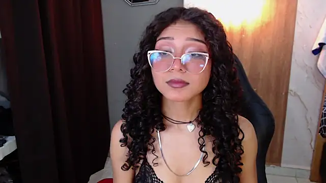 Snapshot of honeymoon_12 chatting on 06-15-26, 04:12 honeymoon 12 online show from 06-15-26, 04:12