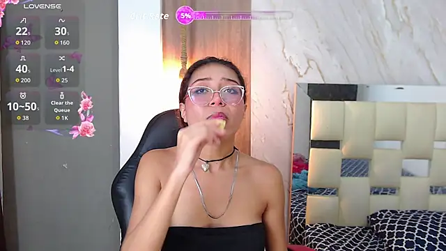 Snapshot of honeymoon_12 chatting on 07-05-26, 03:44 honeymoon 12 online show from 07-05-26, 03:44