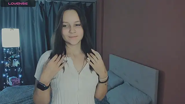 Snapshot of day_may chatting on 12-18-25, 06:23 day may online show from 12-18-25, 06:23