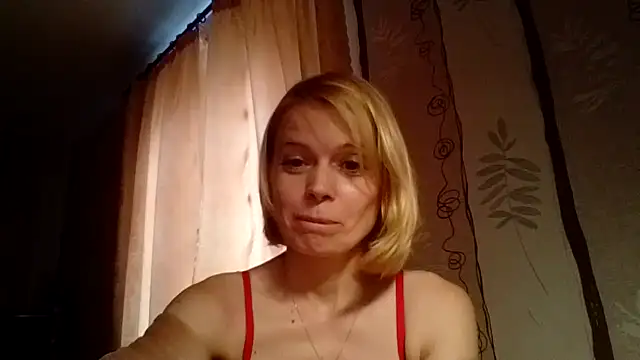 LiluXRose online show from 10-13-25, 10:39