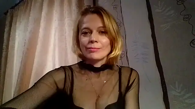 LiluXRose online show from 10-15-25, 09:50
