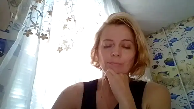 LiluXRose online show from 09-19-25, 01:04