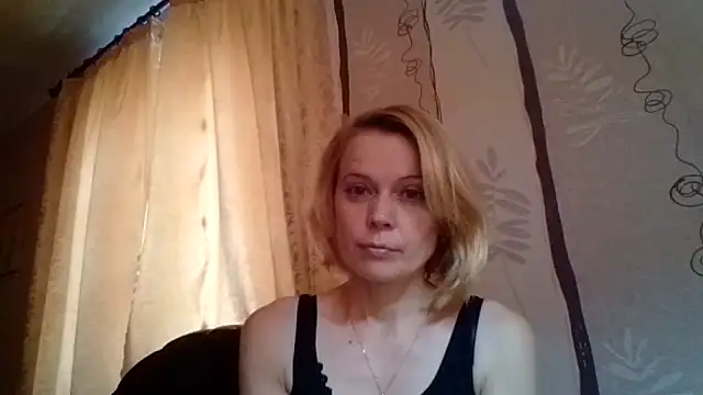 LiluXRose online show from 10-14-25, 10:05