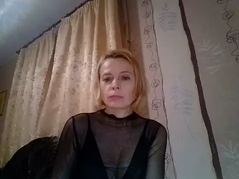 LiluXRose online show from 10-26-25, 08:42