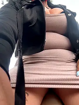 -Mia1 online show from 10-28-25, 04:06