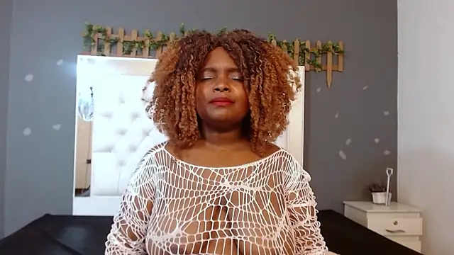 Snapshot of isabella_brown1 chatting on 10-05-25, 11:56 isabella brown1 online show from 10-05-25, 11:56