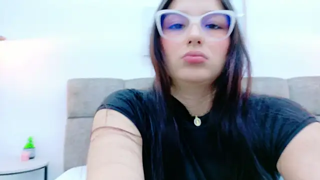 Ashley Evans22 online show from 10-01-25, 08:02