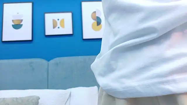 Ashley Evans22 online show from 10-17-25, 08:21