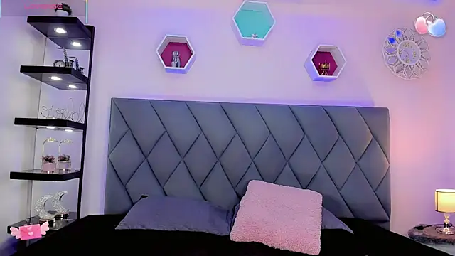 Amira Ember online show from 01-09-26, 09:00