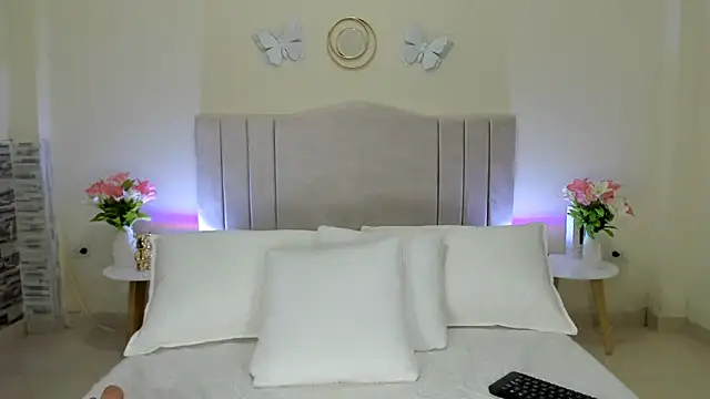 Valeria Cruz83 online show from 06-18-26, 08:03
