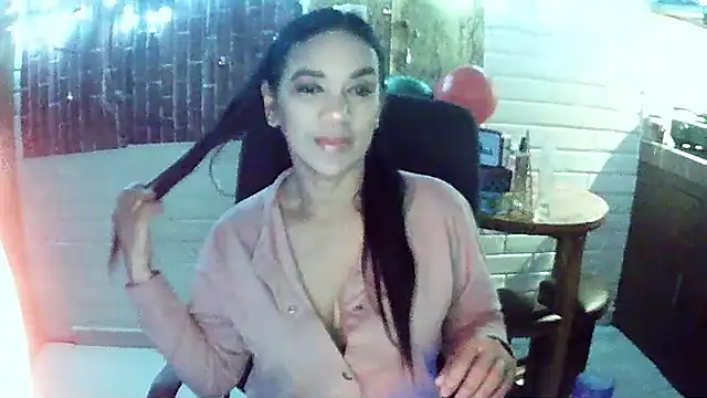 MiiaVelasquez online show from 12-05-25, 04:22