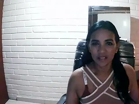 MiiaVelasquez online show from 10-18-25, 05:42