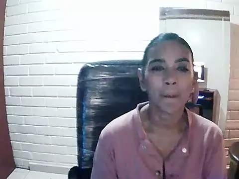 MiiaVelasquez online show from 10-17-25, 04:05