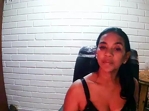 MiiaVelasquez online show from 11-15-25, 10:47